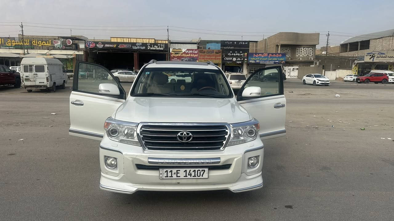 السلام عليكم للبيع لاندكروزر GXR الموديل 2015 الون ابيض صدفي جديده بمعنى الكلمه  فقط اصبع طخه بالجنطة موضح بالصوره السياره استخدام شخصي  بسمي رقم بغداد جديد  تحويل ثاني يوم محرك وكير كفاله بلادي 
حداديه جديده ما تصرف الف عليه جاهزه 
1-محرك6سلندر 4000 بانزين
2- كشن كهربائي ٣ دكم 
3-تشغيل عن بعد 
4-الدخول 2بصمه
5-لايت زنون 
6-سبعه راكب 
7-مرايه شفط
8-مرايه قلاب 
9- فتحه سقف
10-تبريد ٣قطع
11-تحكم سرعه
12-حساسات خلفية و امامية 
13-تحكم ستيرن 
14-ارباك 8
15- مثبت سرعه
16- ثلاجه داخليه
17- كامرة خلفية
باقي المواصفات معوفه 
السعر 410$
العنوان النجف 

0783 253 2238
