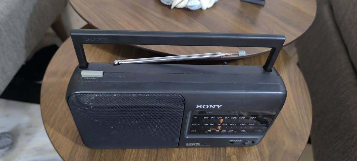 السلام عليكم
جهاز راديو 
ماركه SONY
ثلاث موجات FM.MW.LW
شغال سحب جيد 
كهرباء و بطاريات 
4 باتري قلم 
السعر 30
التوصيل 5 بغداد 6 باقي المحافظات


**إذا كنت صاحب هذا الإعلان وتريد حذفه لأي سبب، رجاءا أرسل رسالة إلى الدعم الفني**