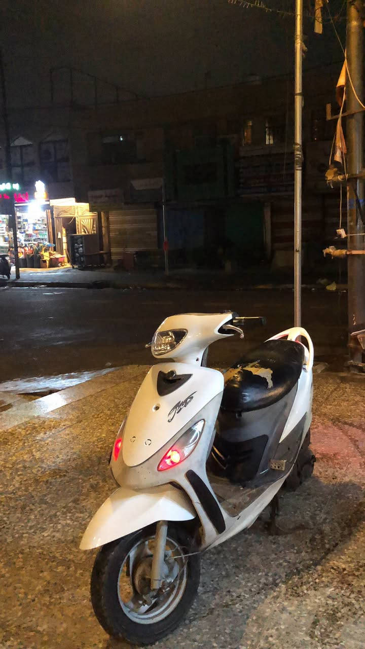 سلام عليكم
ماكس منغولي للبيع 

موديل 2003

بوشه 55 

صالنصه fm شرط المسبه 😂

بكلايت اربعه ولف 

كفرات مبدلهن جديد قديمات موجوده تاخذهن ويه الدراجه 

دراجه ملاح بلادي 

شلعه معدل ما تنلحك 

كهربائيات كلها شغاله 

نكره سلف 

هورن شغال

اشاير 

لايت زنون 

بريكات زينات 

هندر جديد 

باتري جديد 

دهن جديد 

تايرات زينه 

نقصها بس ( ستاند صفح و غلاف مال طين الي يصير فوك التاير و الكيجات نقصهن بس قمجي سعره ب3 الاف) 

مكاني بغداد الدوره 

السعر 400 الف وبيها مجال للشراي 

رقم الهاتف (***********)
متواجد واتساب
(***********)
