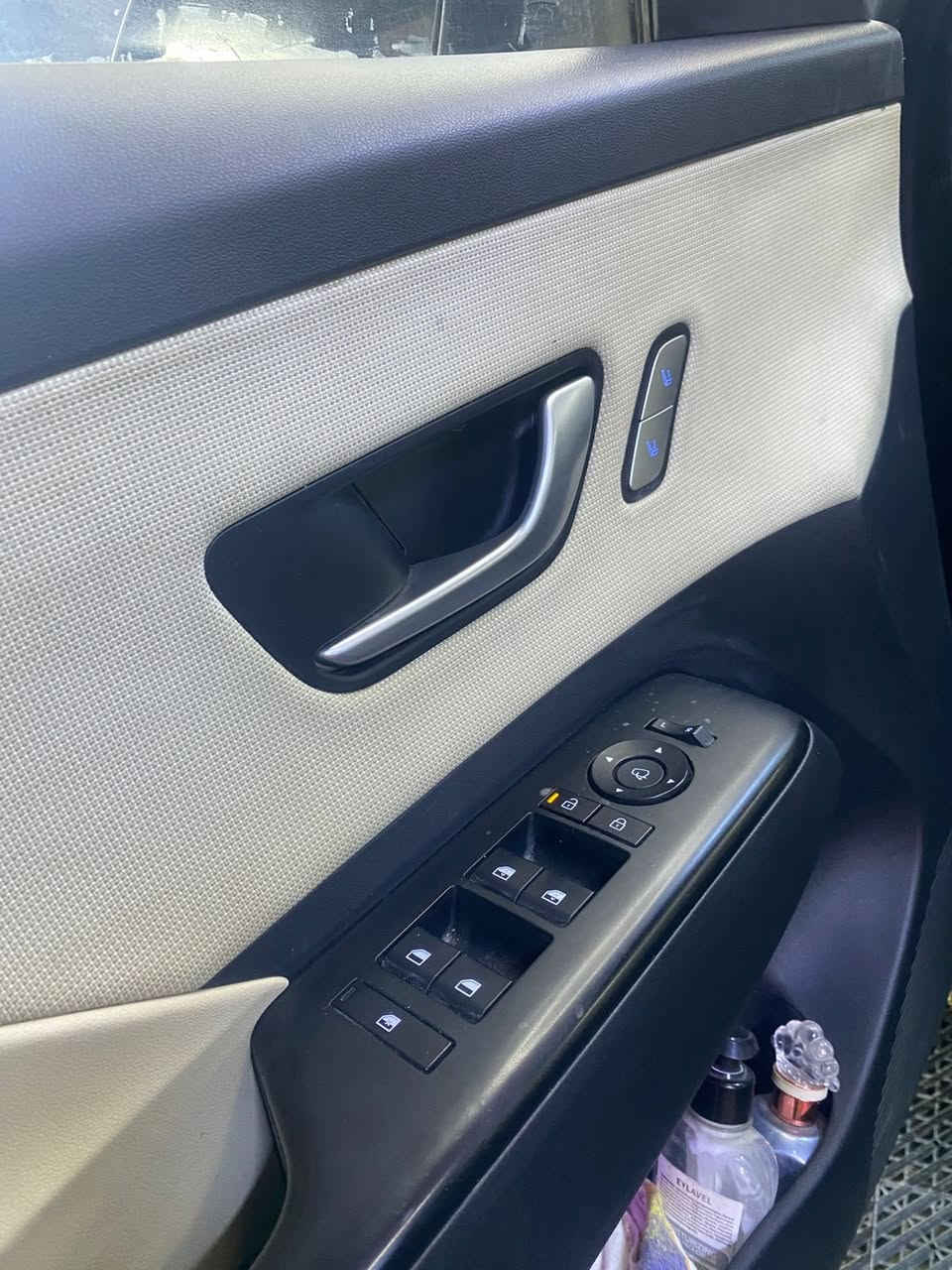 هونداي كونا وارد كوري  موديل 2023 شكل جديد
مواصفات كير تعليك 
بصمه تشغيل عن بعد 
🚙تتقدم الى الامام ⬅️وترجع الى الخلف عن طريق البصمة➡️
هاند بريك بصمه 
شاشه دجتل متصل  وعداد متغير 
شاحن ويرلس 
نضام ترحيب 
كشنات كهرباء + تدفئة + تبريد 
كشنات الخلفيه تدفئة 
ستيرن تدفئه
رادارات اماميه + رادارات خلفيه + نقطه عمياء
تحديد مسار  وتحذير عند عند الانحراف + قيادة ذاتيه
واوتو بارك
اوتو هولد + نضام صعود منحدرات 
اشاير بل مري + رادار
تبريد بيانو قطعتين امامي وخلفي
تحكم ستيرن اربع جهات
شاشه كبيره تدعم نضام اندرويد اوتو وكار بلي 
محرك 1600 تيربو 
اهتزاز الاستيرن عند الاقتراب
رقم صاحب ســـيـارة :***********
