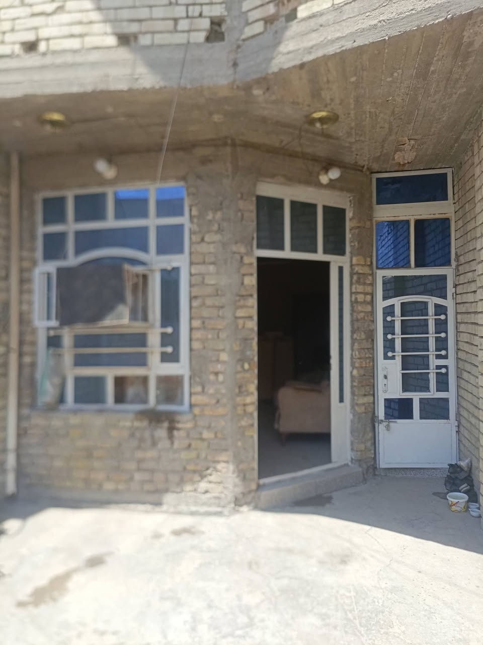 دار للبيع مساحة 90
واجهة 4.5 ونزال 20
الطابق الاول كامل والثاني كهربائيات كاملة نقص بياض وكاشي والاسطح شتايگر 
الموقع المشتل خلف شارع الكوسترات الفرع المقابل لمطعم جاسم رعاية
للاتصال بصاحب الدار ***********
