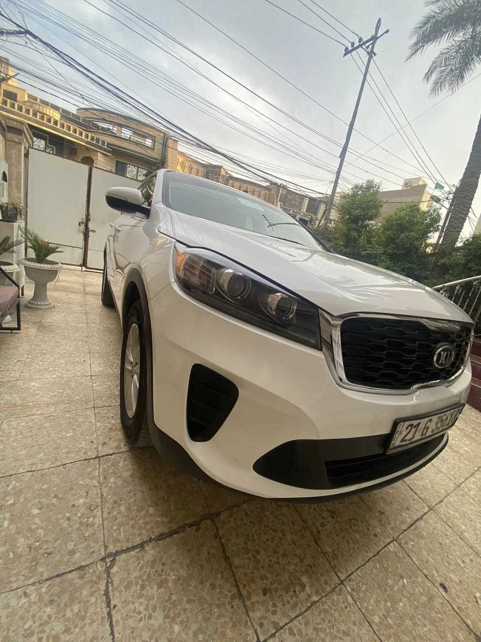 سلام عليكم 
سورنتو 2020 ابيض امريكي
السعر 200 
مكينه 2400gdi
سبعه راكب 
حادثها بابتنين سطحي بدون دواخل وشوي من جاملغ الخلفي 
بدون ايرباك 
شاشه كبيره 
تحكم ستيرن 
انظمه قياده 
بدون بصمه 
للتواصل *********** 
مكان الكراده ساحه الواثق
السياره بأسمي تريد تحويل او وكاله
