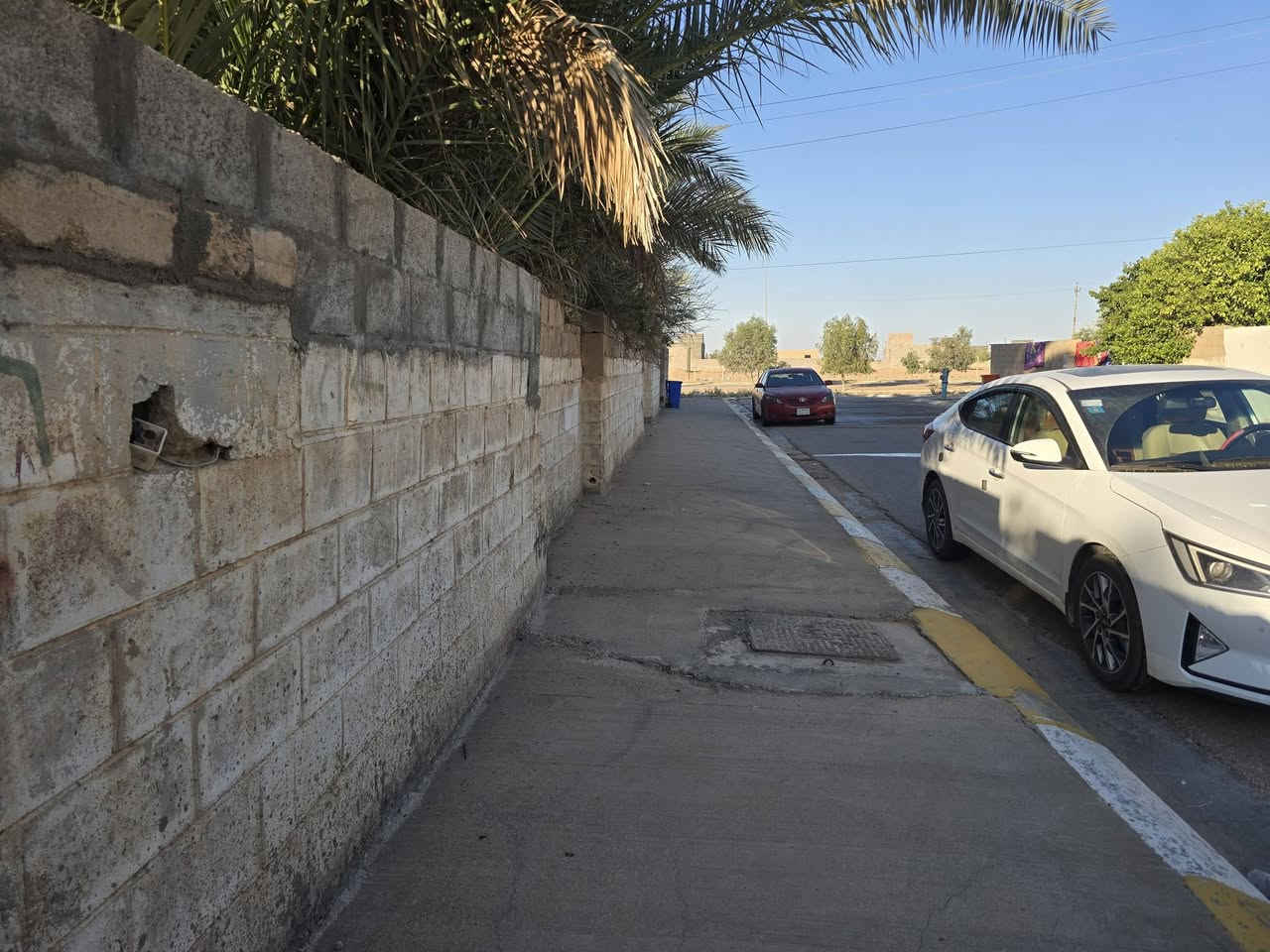 للبيع بيت نوع سيوان( C1) في مرحلة السمنت ع الشارع العريض بين الثالثه والسمنت يحتوي على حديقه خلفيه كبيره جدا مطله ع الشارع العريض مع اضافات للمنزل كما موضح في الفيديو للتواصل ع الرقم ***********
