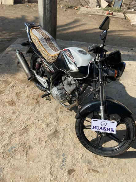 السلام عليكم
دراجه هيوشه للبيع كامل ماناقصه شي كهربائيات كله شغاله محرك صافي ماشاء الله عليه 

موديل 2015
السعر 500وبي مجال

العنوان القائم العبيدي 

للاستفسار***********
