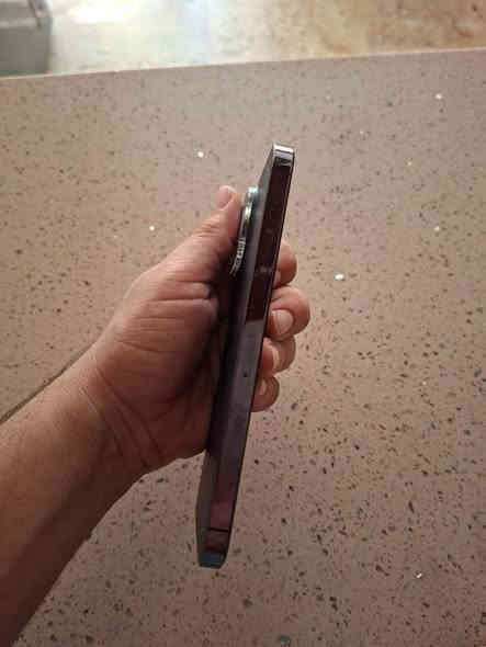 السلام عليكم 
ارخص سعر بسوك
" ايفون 14 برو ماكس 

" لونه المميز. 

" ذاكره 128

" بطاريه 🔋85

شرق اوسط 

كامل ملحقات مطابق كارتونه 

"ضهر مفطور فطر بسيط

العنوان بغداد حي الاعلام

شراي اتصل***********
