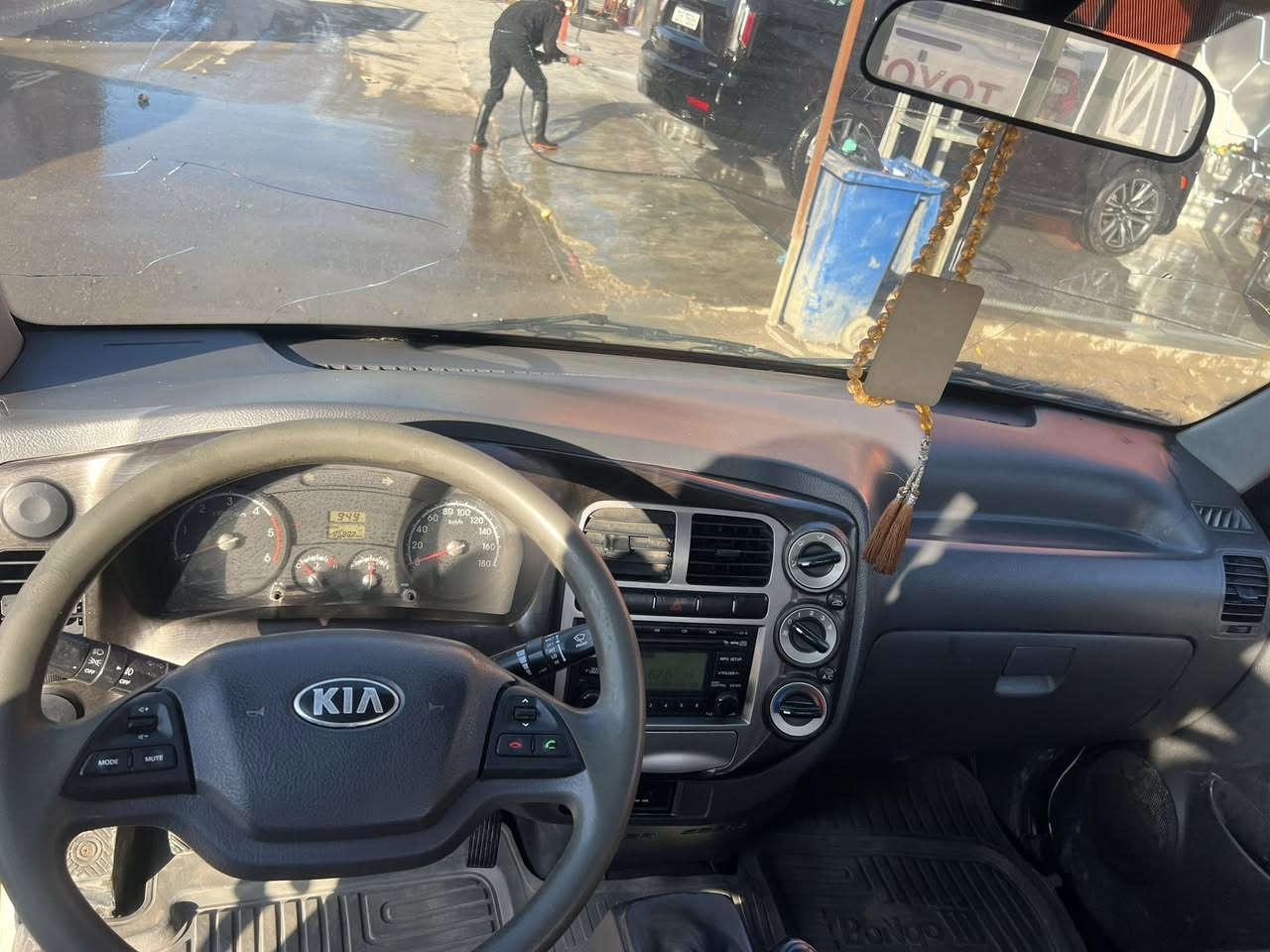 كيه حمل للبيع موديل 2015
السياره مكفوله من البارد والحار والمعجون والصبغ كفاله عامه 
معفيه من الضريبه 
رقمهه بغداد  
السياره خير من الله الشواصي نضاف علا وضع الشركة جدد مملعوب بيهن
مكينه ممفتوح بيهه برغي شركه بعدهه 
تحكمات ستيرين 
تخم تاير جديد
ماشيه 86 حقيقي 
السعر 115
رقمي ***********
