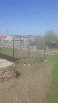 قفص للبيع فصال الطول ٢م والعرض ٢م والارتفاع ٢م الإطار حديد بوري مربع ا...