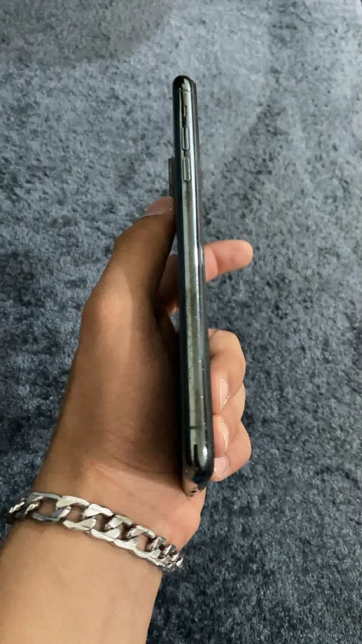 نطيحه 🔥🔥🔥🔥🔥🔥
iPhone 11 Pro Max 
ذاكره 256 بطاريه 94 امعلايه البلاديه 81 وميصرف شحن شحنه اعتيادي واستخدامه اعتيادي امبدل فقط شاشه اصليه 3 خيارات فيس ايدي متوقف من بدلت الشاشه بس هاي الشغله بي غير شغله مابي سعر الجهاز 250 وبي مجال مكاني بابل حلة ابي غرق الرقم للأستفسار ***********
