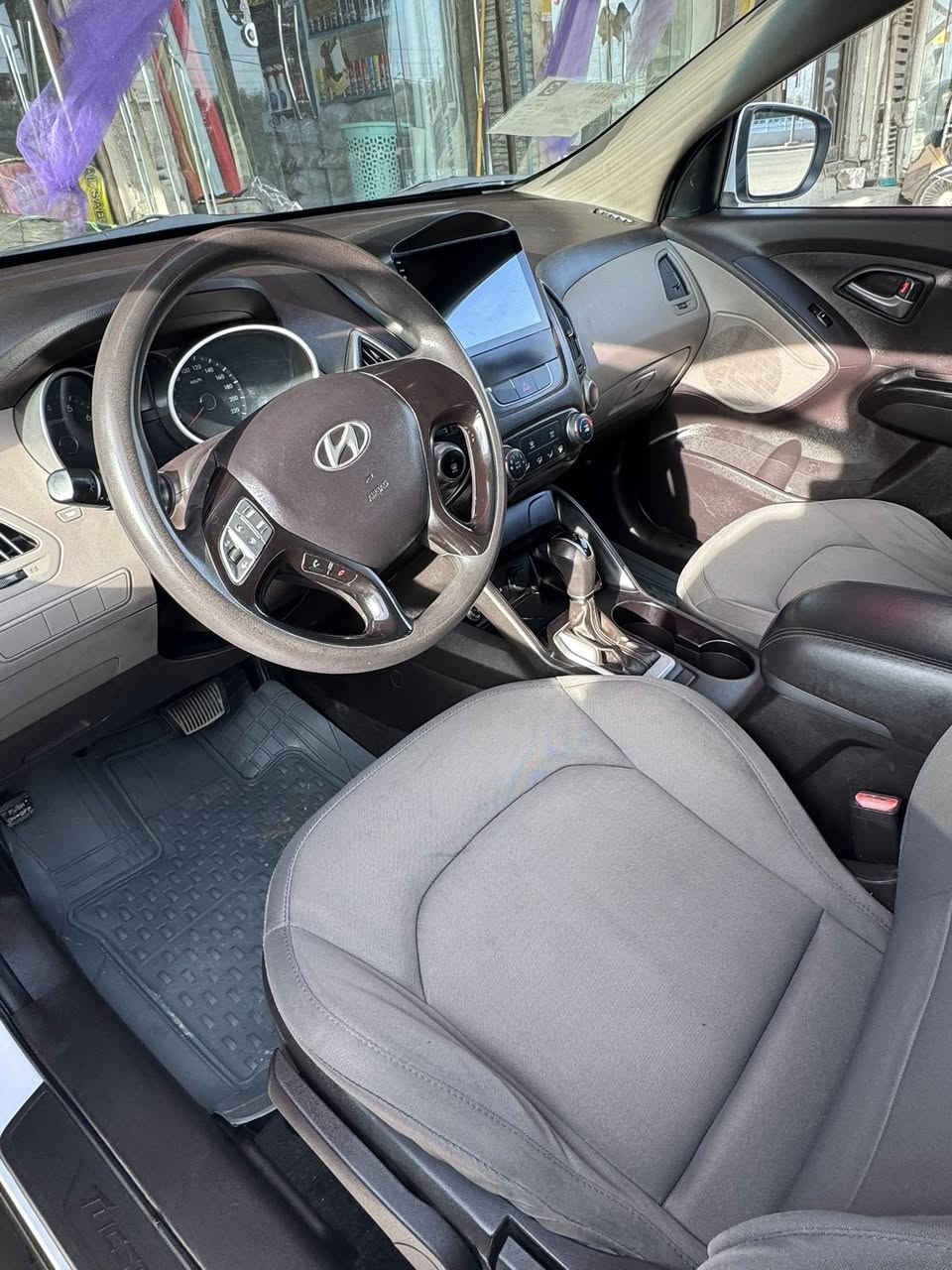 توكسان  خليجي موديل 2015
رقم بغداد نكليزي تحويل موباشر مواصفات بنرامه 
ماشيه 75 حقيقي شرط الفحص كفاله عامه فقط بارد قليل الباب الوره سايق 
سعرها 160 مكاني النجف الاشرف ***********
