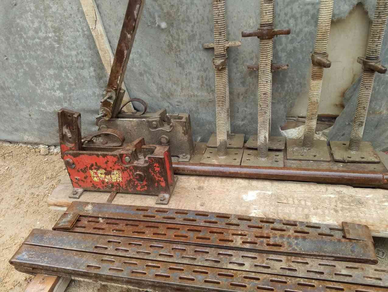 مكص حديد تسليح العدد 2 للبيع 

العنوان حله شارع 80 قرب مطعم ثابت 

الهاتف *********** - ***********
