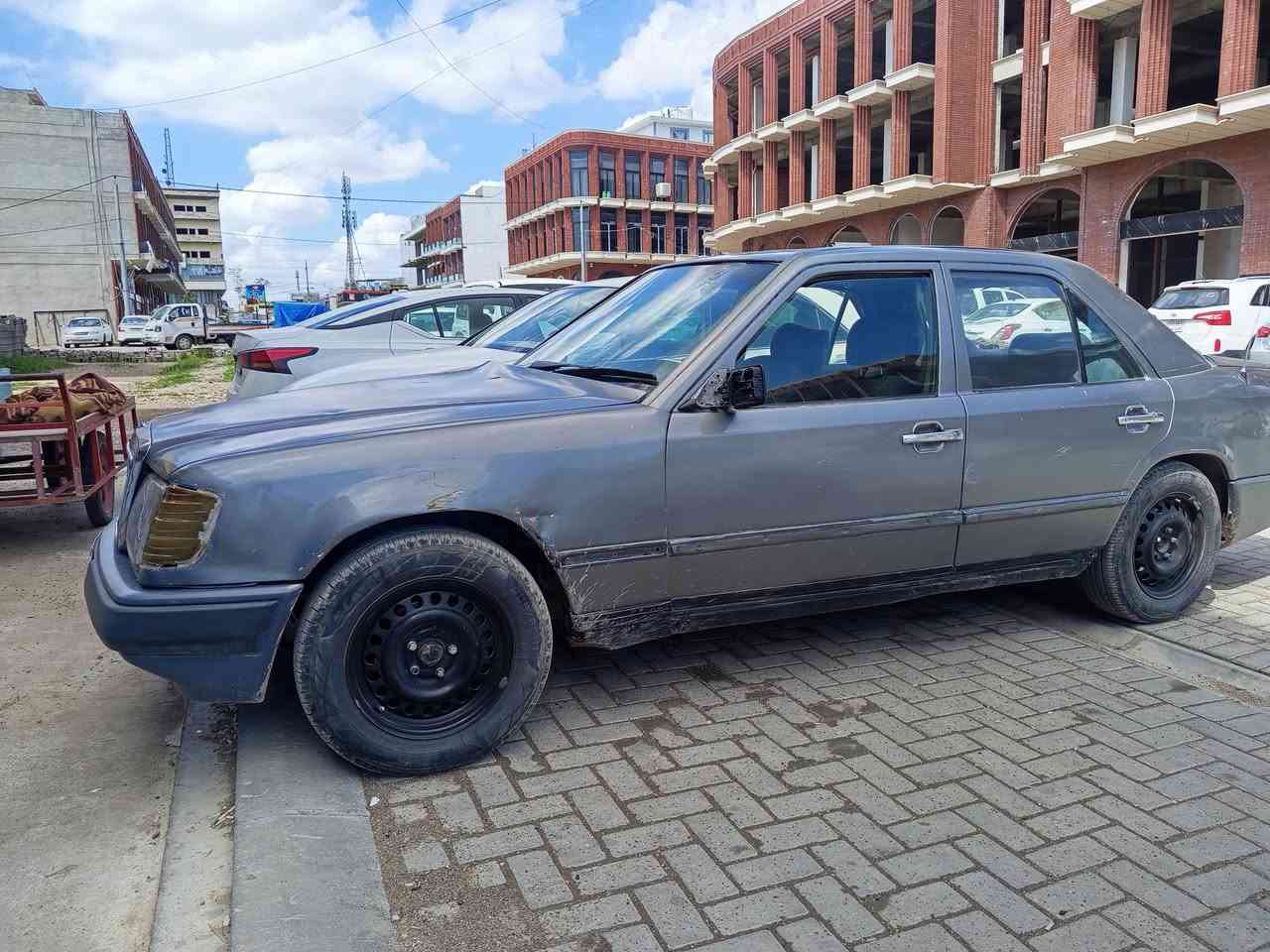 فرۆشتنی خیڕا 
مودیلی 89یە 
مەکینەی بەتەی 2ونیو 
لایتی زیلونە 
4تایەی ویلی  لۆکی لە ژیر 
هەوای گەرمی ئیشەکات 
سپێری هەیە لەگەلە 
سەیارەکە سەنەویە بەشەرت حاسیبە 
سەیارەکە بی نوقسانیە 
گیرو مەکینەی و اکسل بەشەرت فیتەر 
سەیارەکە هی مالی خۆمە 
ئیستا دەیفرۆشم 

مشتەریت لە خزمەتدام تەلەفۆنن بکە 
***********
وتساب ڤایبەری لە سەرە
