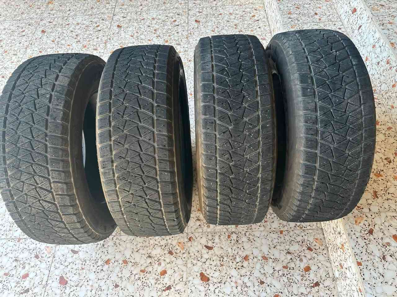 طخم تايرات بريجستون 235/65/17 نسبه النظافة ‎%‎70  اصلى الصنع لنيسان روج السعر 200 الف اتصال *********** وشكرا
