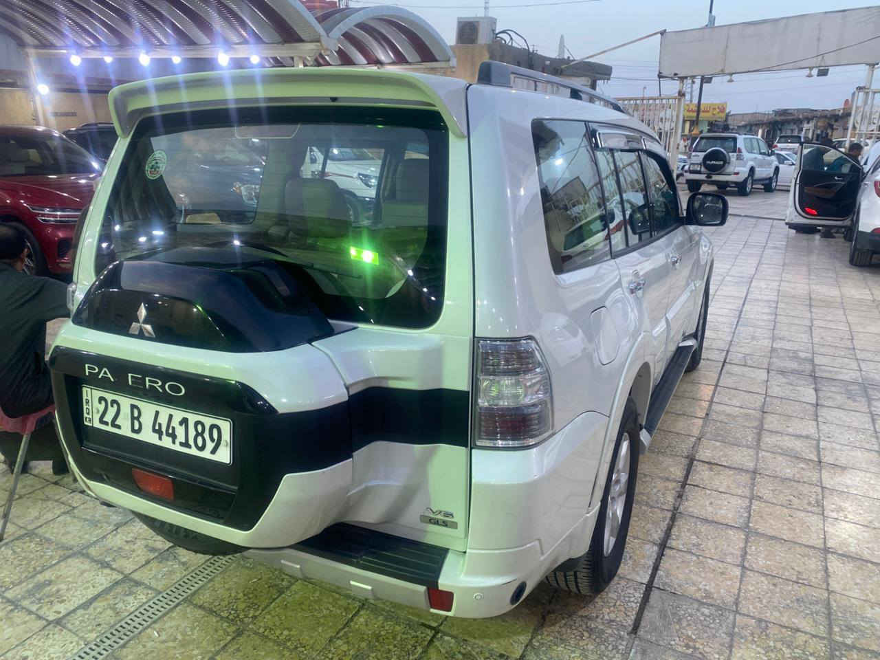 السلام عليكم بيع ومراوس اباقل باجيرو موديل 2015 حبتور محرك 6 سلندر 3500 كير محرك على وضع الشركة مكفوله ماعد درجه بشم الجاملق كدام السائق وقسيم البنيد وتزيت الباب توحيد الون لان صدفي  فتحة كشنات جلد كشنات كهرباء ٧راكب دمام خلفي ٣قطع تبريد مري شفط حساس خلفي ماشيه ١٩٠
دفع رباعي باقي المواصفات معروفه 
 تخم تايرمع صدر خلفي امامي جديد رقم اربيل جديد السعر ١٥٥ اوبيها مجال
*********** مكاني ميسان
