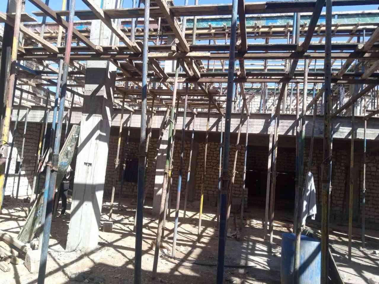 ﴿فِي بُيُوتٍ أَذِنَ اللَّهُ أَن تُرْفَعَ وَيُذْكَرَ فِيهَا اسْمُهُ﴾
​نداء الغيرة على بيوت الله .. نداء الخير لفاعليه 
​إلى كل من يرجو ظلَّ الله يوم لا ظلَّ إلا ظله، إلى أهل الكرم والشهامة والنفوس الطيبة..
​مسجد (خالد بن الوليد) يناديكم  في منطقة سويحل ناحية الكرابلة ، قضاء القائم محافظة الانبار .
 المسجد الذي ننتظر اكتماله ليكون منارةً للهدى ومأوىً للمصلين، وصل اليوم إلى مرحلة "صب السقف".. وهي المرحلة التي نحتاج فيها إلى وقفة الرجال وتكاتف الأيدي.
​أيها الأحبة..
​كما ترون في الصور المرفقة، الأعمال مستمرة والنجارة جاهزة، ولكننا بحاجة إلى دعمكم لتوفير المواد الأساسية وأجور النجارة والعمال. تخيلوا سقفاً يظلل المصلين من حر  الصيف وبرد الشتاء، كل سجدة تُسجد تحته، وكل آية تُرتل في جنباته، وكل "آمين" يرفعها المصلون.. ستكون في ميزان حسنات من وضع لبنة، أو دفع أجرة عامل، أو ساهم بمبلغ ولو بسيط
​نحن اليوم بحاجة إلى:
✅ تكاليف مواد الصب (الإسمنت والحديد).
✅ أجور العمال والنجارة 
​يا باغي الخير..
الدنيا فانية، والأموال تذهب وتجيء، ولكن "عمارة بيوت الله" هي التجارة الرابحة التي لا تبور. لا تقل مالي قليل، فربّ درهمٍ عند الله بآلاف، والقليل مع القليل يرفع السقف ويتم البناء.
​اجعل لك "أثراً" لا ينقطع..
اجعل لك خبيئةً بينك وبين الله، تنفعك يوم ترحل عن هذه الدنيا ولا يبقى معك إلا عملك وصداقتك الجارية.​"وَمَا تُقَدِّمُوا لِأَنفُسِكُم مِّنْ خَيْرٍ تَجِدُوهُ عِندَ اللَّهِ هُوَ خَيْرًا وَأَعْظَمَ أَجْرًا"
​للتواصل وتقديم الدعم (نقدي أو عيني):
محمد عواد
  ***********  
رباح خلف
‏‪0781 397 3553‬‏
للتبرع عبر ماستر كارد 9069249044
للتبرع عبر زين كاش ***********
​📌 فضلاً وليس أمراً.. شارك المنشور لعل الله يكتب لك الاجر بسببه .
