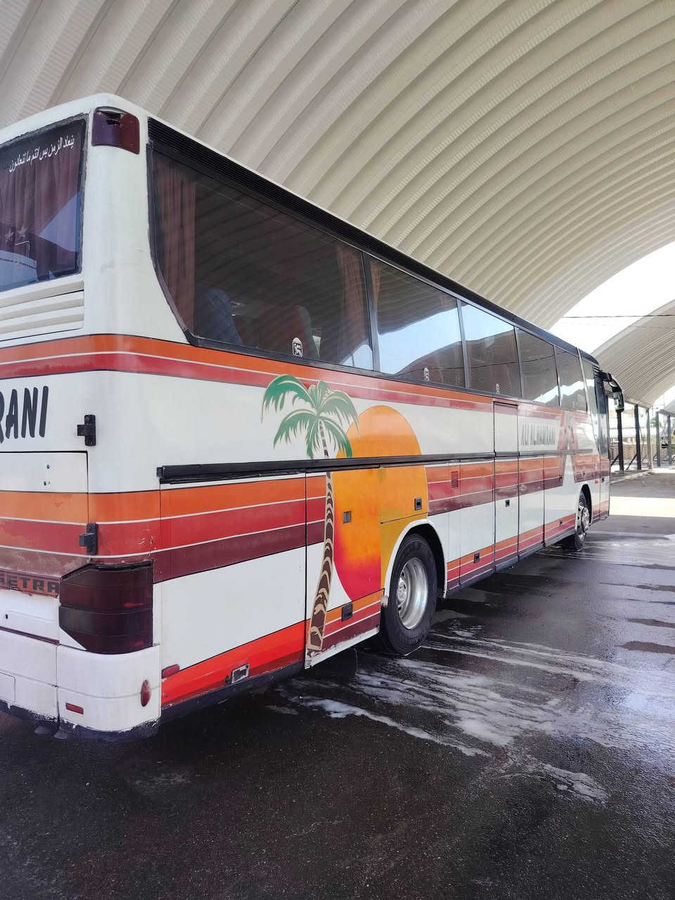 السلام عليكم باص 2000 للبيع جاهزه من كل النواحي رقم مارسدس 94 بسمي سنويه لل 2027 مكينه وكير واكسل مكفولات السياره خير من الله مكان السياره كربلاء رقم صاحب الباص *********** السعر 210
