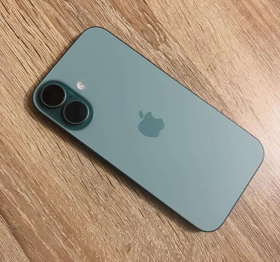 ايفون
ايفون 16 عادي ذاكره 128 بطاريه 100 ماستر بعده بداخل الضمان مشحون 100 مره سعره 900 وبي مجال الرقم ***********
