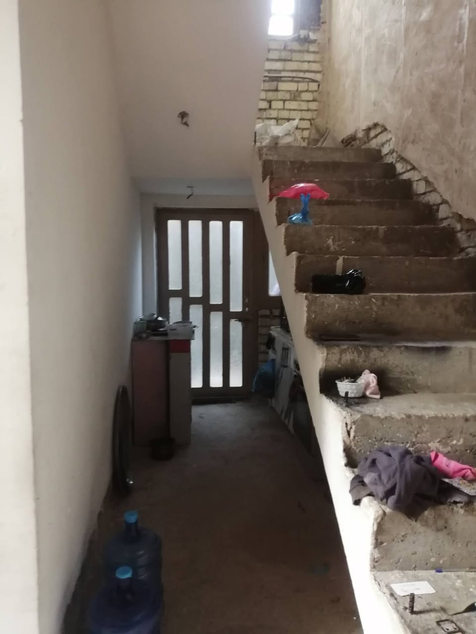 السلام عليكم بيت للايجار
موقع الشهداء خلف عمارة الجنابي
الشارع الثاني
مساحه البيت ١٢٥ متر
هول ومطبخ
صاله
مناور عدد ٢
غرفة نوم
مزود البيت بتانكي وماطور ماء
مزود بخط مولد
بدل الإيجار ٢٥٠ قفل
عائله صغيره فقط
الارضيه صبه موضح بالصور
للاستفسار *********** وتساب
