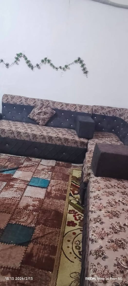 السلام عليكم ديوان مستعمل  قليل  12 مقاعد  11 متر  السعر 180 وبيه مجال المكان كربلاء الحر  رقم *********** واتساب
