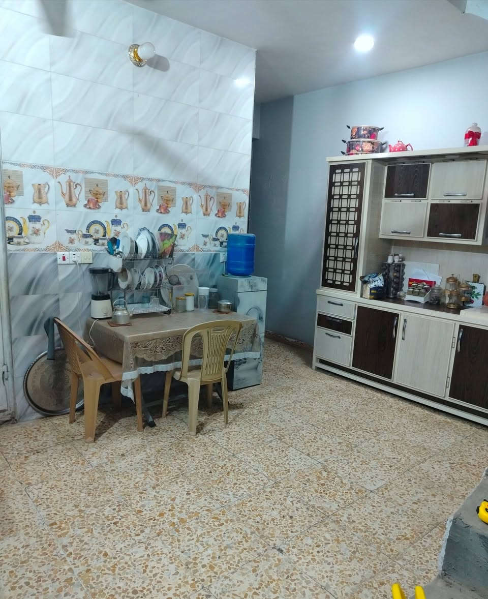 السلام عليكم يوجد بيت للبيع في الرئاسة قرب ساحة التشابيه يتكون من طرمة وستقبال ومطبخ وغرفة نوم طابق واحد الاتصال على الرقم
***********
