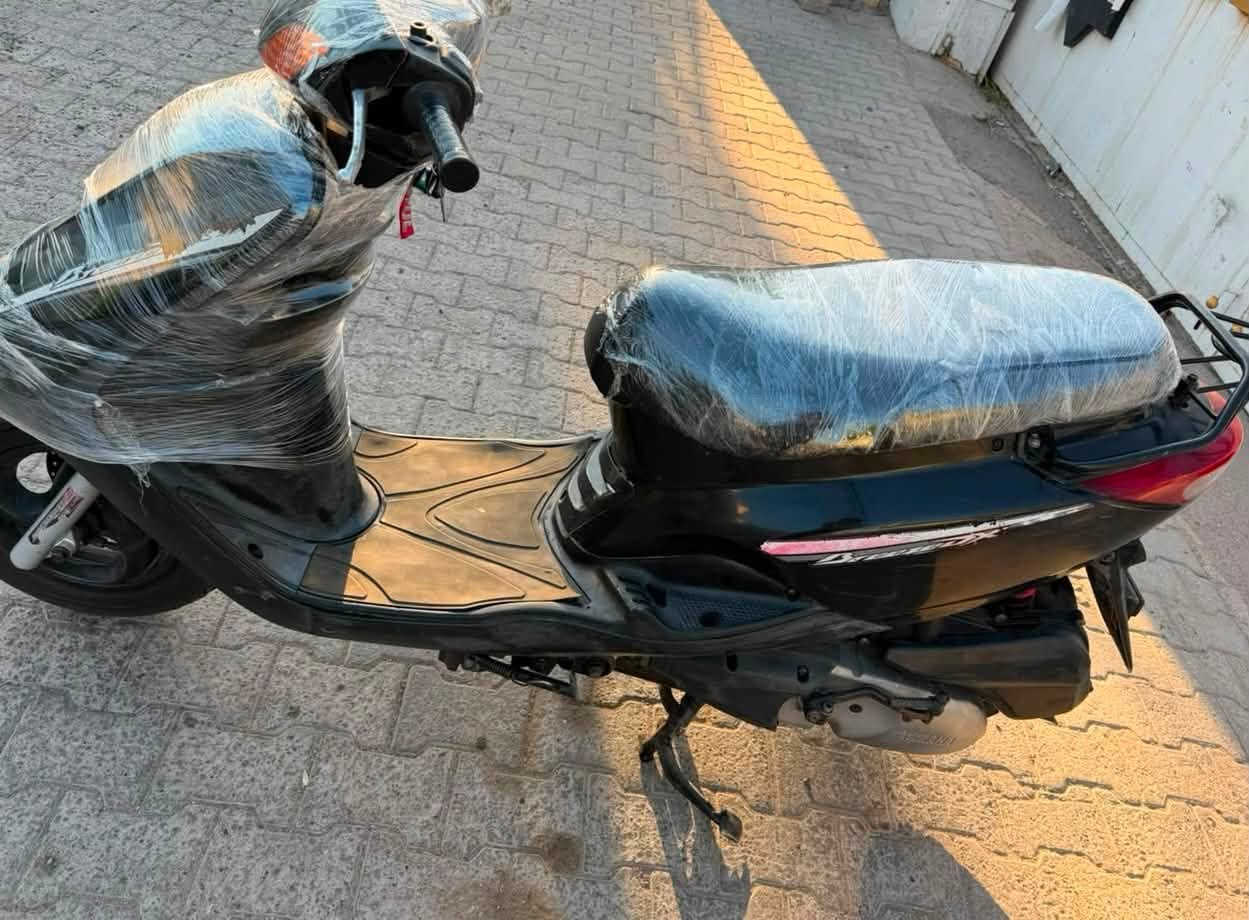السلام عليكم دراجه 140 بريز 
دراجه نضيفه مال رمبه
برغي ممفتوح بيه 
كهربائيات كله شغاله 
الدراجه نص نكره سلف هندر 
مكاني بغداد الكريعات 
***********
