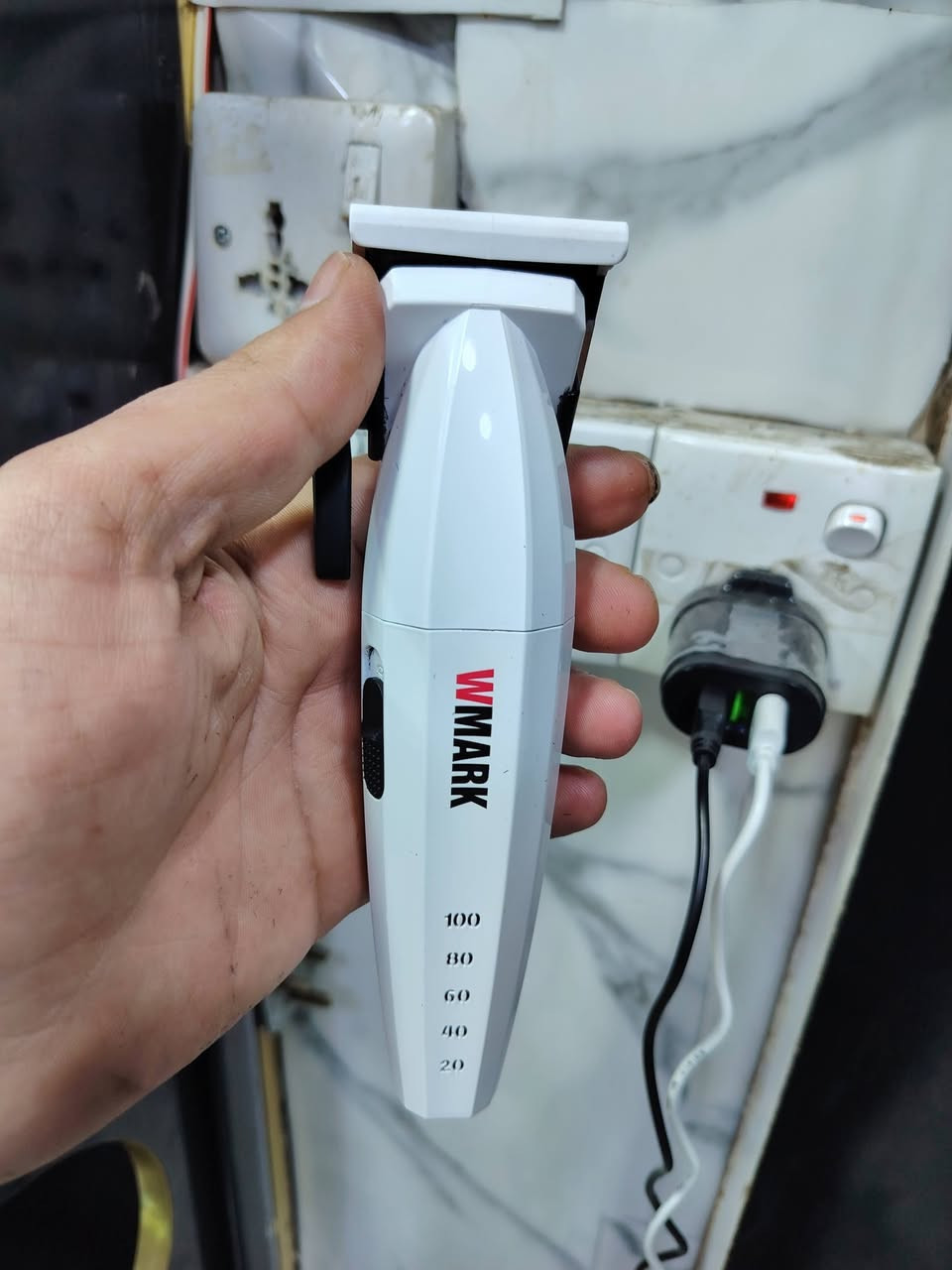 مكينة حلاقة فيجي ار مستخدم بس نضيف والخ دبليو مارك جديده للاستفسار الاتصال على الرقم*********** وساب او اتصل ملاحظة واحده مابيع اثنينهم ابيع
