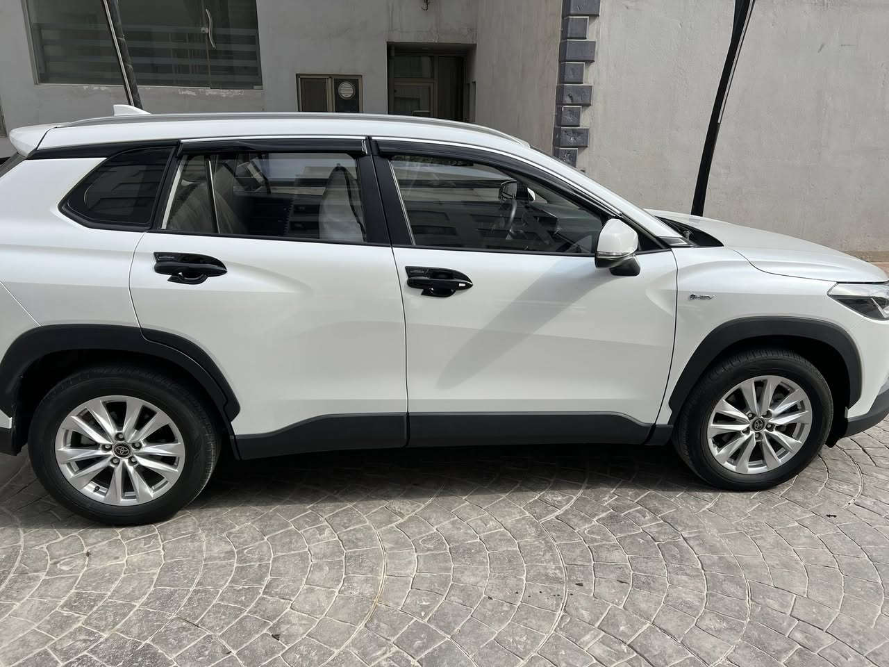 السلام عليكم
كورلا كروس  هايبرد 2024  مكفوله كفاله عامه السياره لاصبغ لا بارد لا رصعه  جديده السياره ماشيه 15 الف كيلو والسياره كلش نضيفه رقم بغداد تحويل ثاني يوم فول مواصفات بصمه وسلايت ورادار امامي وكامرا خلفيه قطعتين تبريد تحكم ستيرن جهتين داخل جلد مشمشي وكشن كهرباء وباقي المواصفات معروفه 
السعر (168)  وبيه مجال
عنواني بغداد العامريه 
***********
