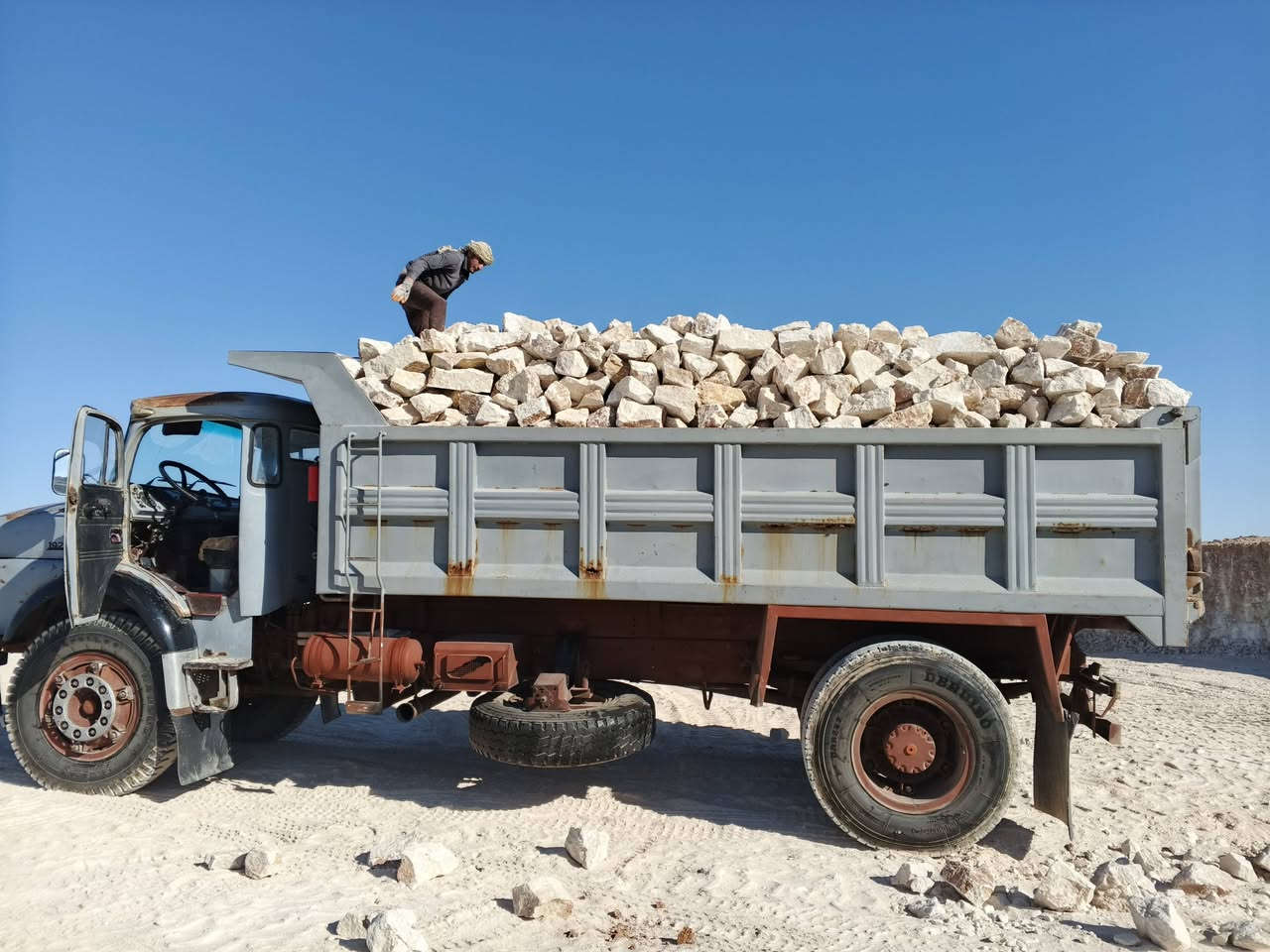 سلام عليكم حجر درجه اولى
رمل  وحصو 
جص الرمادي درجه اولى
جلمود
بسعار مناسبه 

و‭٠٧٧٤ ٨١٠ ٩٨٤٢‬
