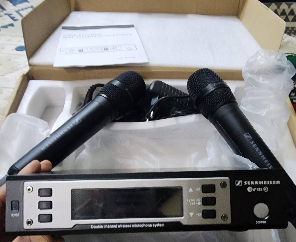 للبيع منظومة مايك لاسلكي
Sennheiser G4 هاي كوبي درجة
أولى).
المواصفات دبل مايك يدوي)، وزن ثقيل، استجابة صوتية صافية جداً.
المنافذ جهاز الاستقبال يحتوي على مخارج XLR منة حلة لكل قناة


**إذا كنت صاحب هذا الإعلان وتريد حذفه لأي سبب، رجاءا أرسل رسالة إلى الدعم الفني**
