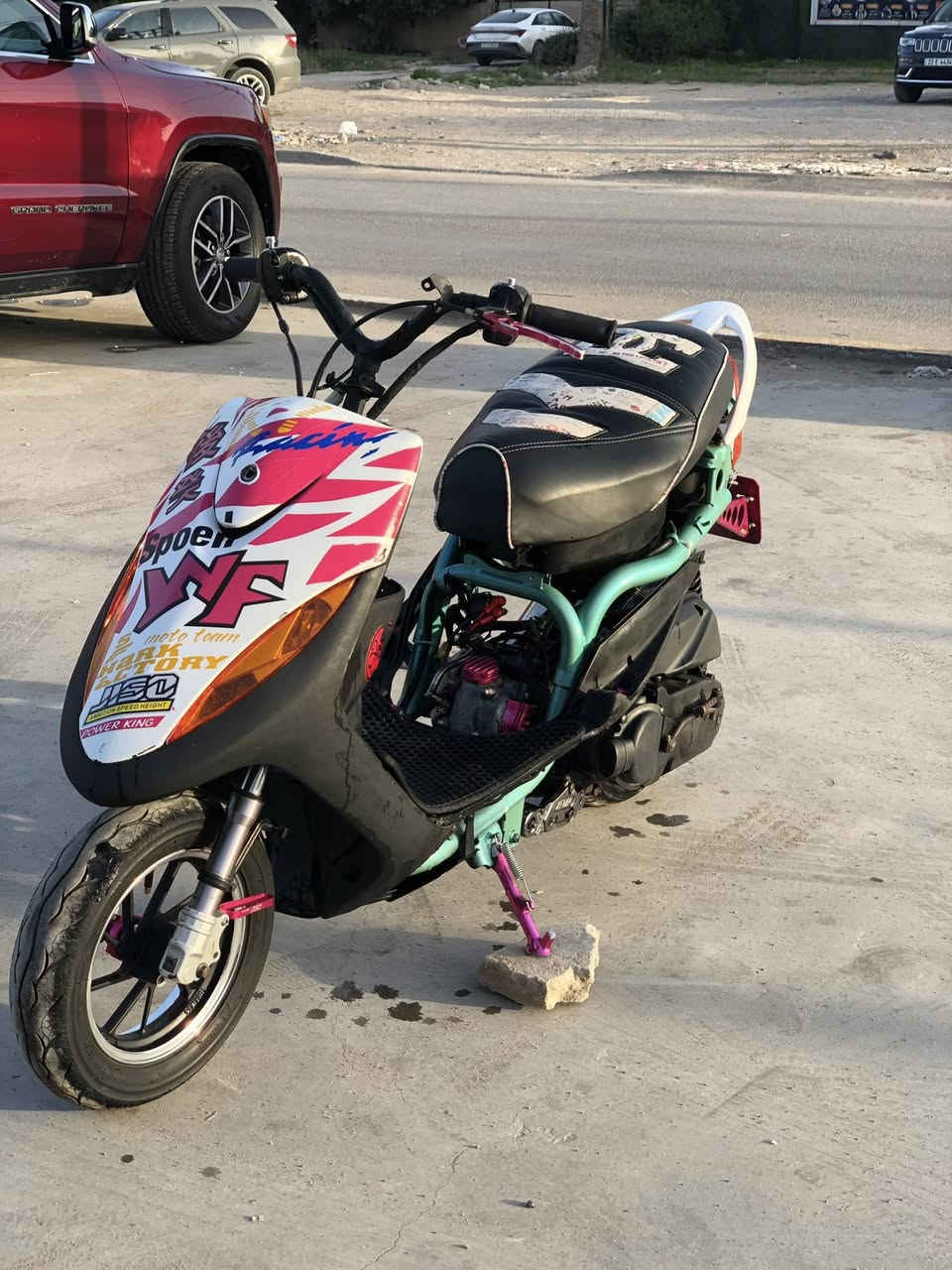 السلام عليكم شونهم الشباب
دراجه ماكس عدله كدامك الدراجه متروسه غراض 

بيه مكينه تشك الكاع دراجه كامله مكمله مصروف عليه خير من الله 

مراوس بتي ماكس ٢٠٠٧ وانطي فرق 

او مراوس حسب القناعه 

*********** 

كاعد ٢٤ساعه
