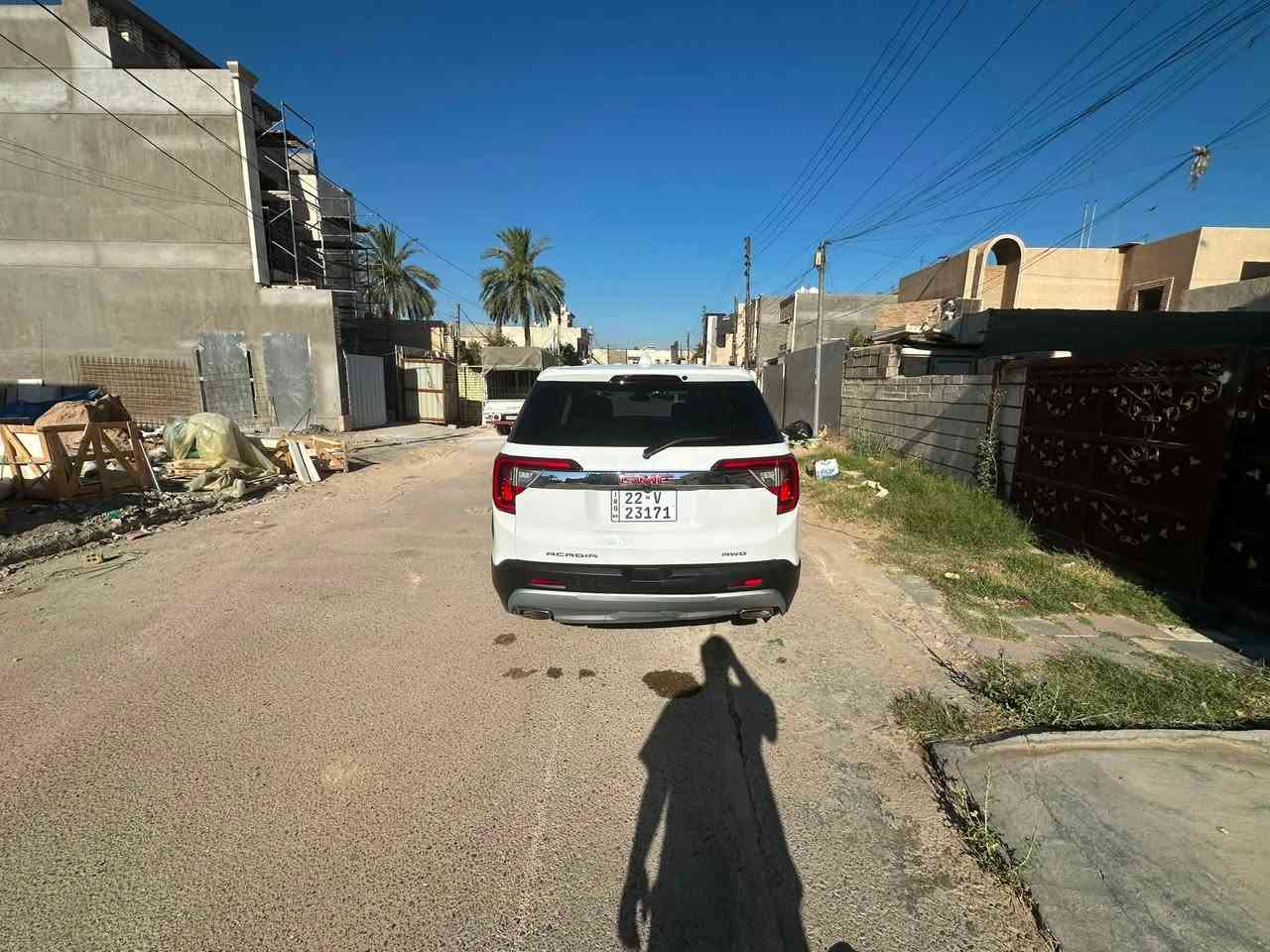 سيارة  جمسي اكاديا  للبيع
2023
‎السلام عليكم شباب للبيع 
 ا
GMC ACADIA (SLE) ✅
(AWD )✅
الموديل (2023)✅
ماشيه (20) الف مايل وقابل للزياده✅
رقم اربيل بأسمي ترقيم جديد هزه وفحص جديده سنويه جديد لل2031 ✅  

المواصفات 📄
بصمه✅
تسغيل عن بعد✅
7 راكب ✅
كشن منفصل Vip  ✅
نظام الدفع امامي او اختياري دبل اكسل AWD✅
رادارات امامي +جانبي + خلفي ✅
داتا شو وتنبيه رادار بالجامه الاماميه✅
‎نقاط عمياء جانبيه ✅ 
اوتو ستوب ✅ 
تحديد مسار وتنبيه الخروج من المسار✅
كار بلي + اندويد اوتو ✅
بلوتوث +5 منافذ usb✅
تبريد وتدفئه  منفصل ✅
تبريد مركزي 3 قطع ✅
شاشه قياس 8 انش✅ 
ويل وتاير حجم 18 ✅ 

حجم المحرك 4 سلندر 
الفين تيربو (2.0 TURBO) نشاط وقوه🔋
حصان (228) 🐎 
عزم (258) رطل قدم 
گير 9 نمر 

كافه ملحقات الشركه وياها من كتلوك من سبير جك ويل سبانه ارضيات السياره وايضا تاير وباتري جديد 100%✅ جاهزه بدون اي مصرف نهائيا 

اخوان بالنسبه لحادث السياره صبغ قطعه واحده فقط باب خلف السائق + يوجد مكانين تعديل بارد بالجاملغ الامامي+ الخلفي فقط لاغير 

بدوووون ايرباك نهائيا ❌
بدون دواخل❌ 
بجم كبس ✅ 
وخلفي كبس ✅ 
الدعاميات بشرط بدون صبغ 
رقم الشاصي 
(1GKKNRL45PZ258148) 
صور الحادث مرفقه

حبايب السعر  (225$ ) 💵💰ويوجد مجال بسيط 
للاستفسار خاص او واتس اب متوفر 
***********
