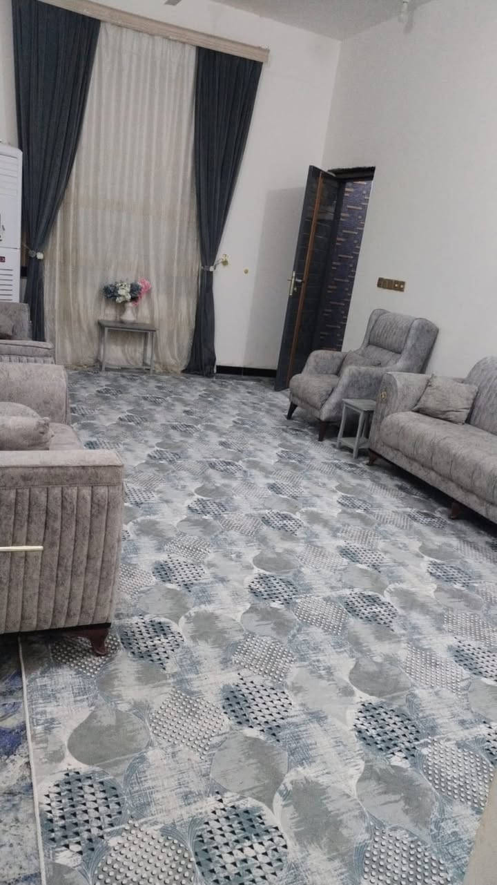 السلام عليكم ورحمة الله وبركاته آحبتي العزاز 🏡.
دار سكني للبيع في حي الشموع زراعي مساحه البيت 200 متر بناء درجه اولئ جداً قريب ع شارع العام  
للاستفسار اكثر تصال 📞.
*********** محمد امين للعقار 🏡.
