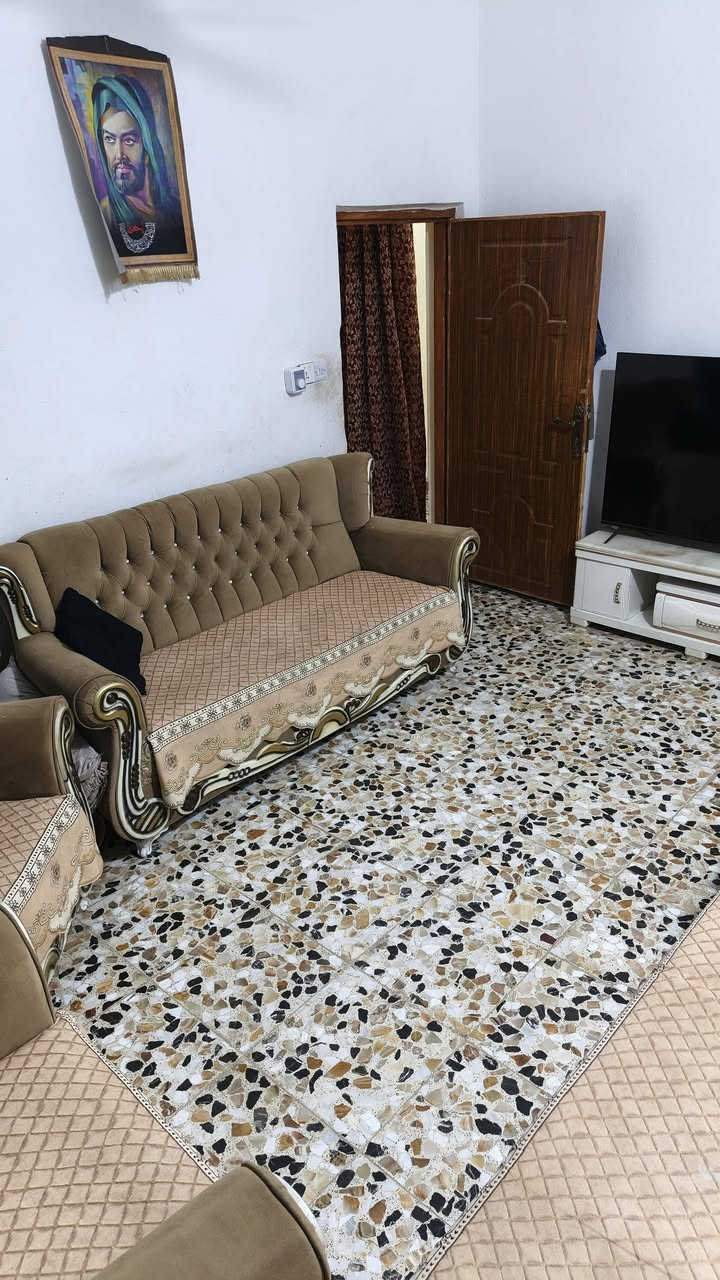 مشتمل مساحته ١١٠نهايه شارع جامع الزهراء الكبير تقاطع المنتدى.. طابق ونص.. غرفتين هول  مطبخ استقبال مناور ٢صحيات داخليه وخارجيه وحمام ب١٤٠وبي مجال للاتصال ***********
