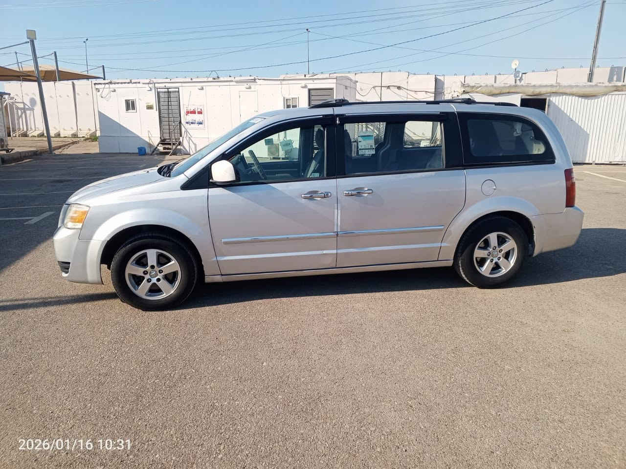 السلام عليكم من رخصة مدير الكروب دوج كرفان موديل 2009 مكينه كير حداديه نظيفه مكينه 6سلندرالمحرك 3800 المرغوب 3قطع تبريد 6جام كهرباء بيبان وصندوق كهرباء فرس سقف جنطه كهرباء بيه مكانات صبغ رقم انكليزي باسمي بيه سونار مرفق ويه الصور مكاني السياره بغداد الشعب  السعر المطلوب 110وبيه مجال رقم التلفون ***********
