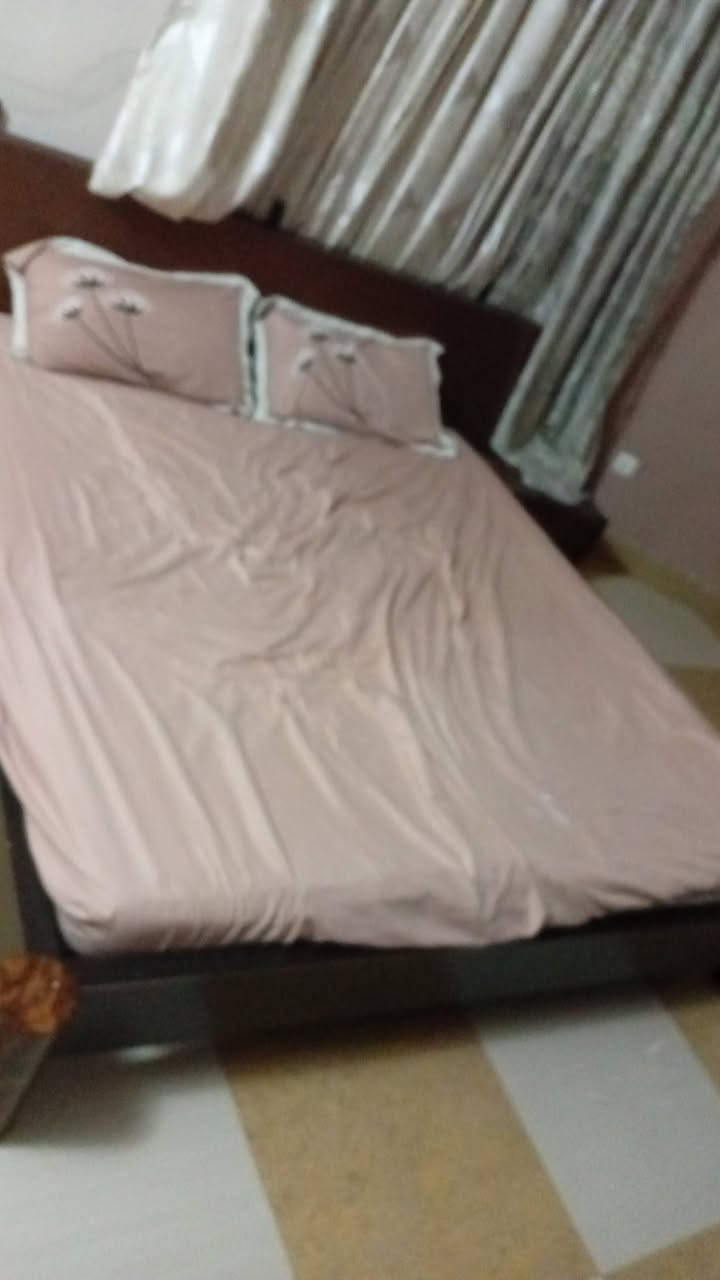 غرفه نفرين للبيع بسعر مناسب
غرفه نفر كنتور +سرير بسعر مناسب 
مكانه بغداد العامريه
***********
