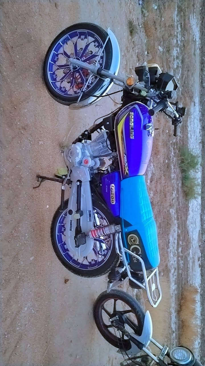 يا الله سلام عليكم دراجه للبيع سيفانه موديل 25 اوراق كامله سونك الاصلي دراجه بعده جديده سلف  كهربائيات كله شغاله مكينه 200 بعده زيرو شرط بعده زيرو انضف من الصوره اصبانه ما ممدوده عليه السعر 800وبيه مجال اتصل وبيك خير وتدلل ***********
