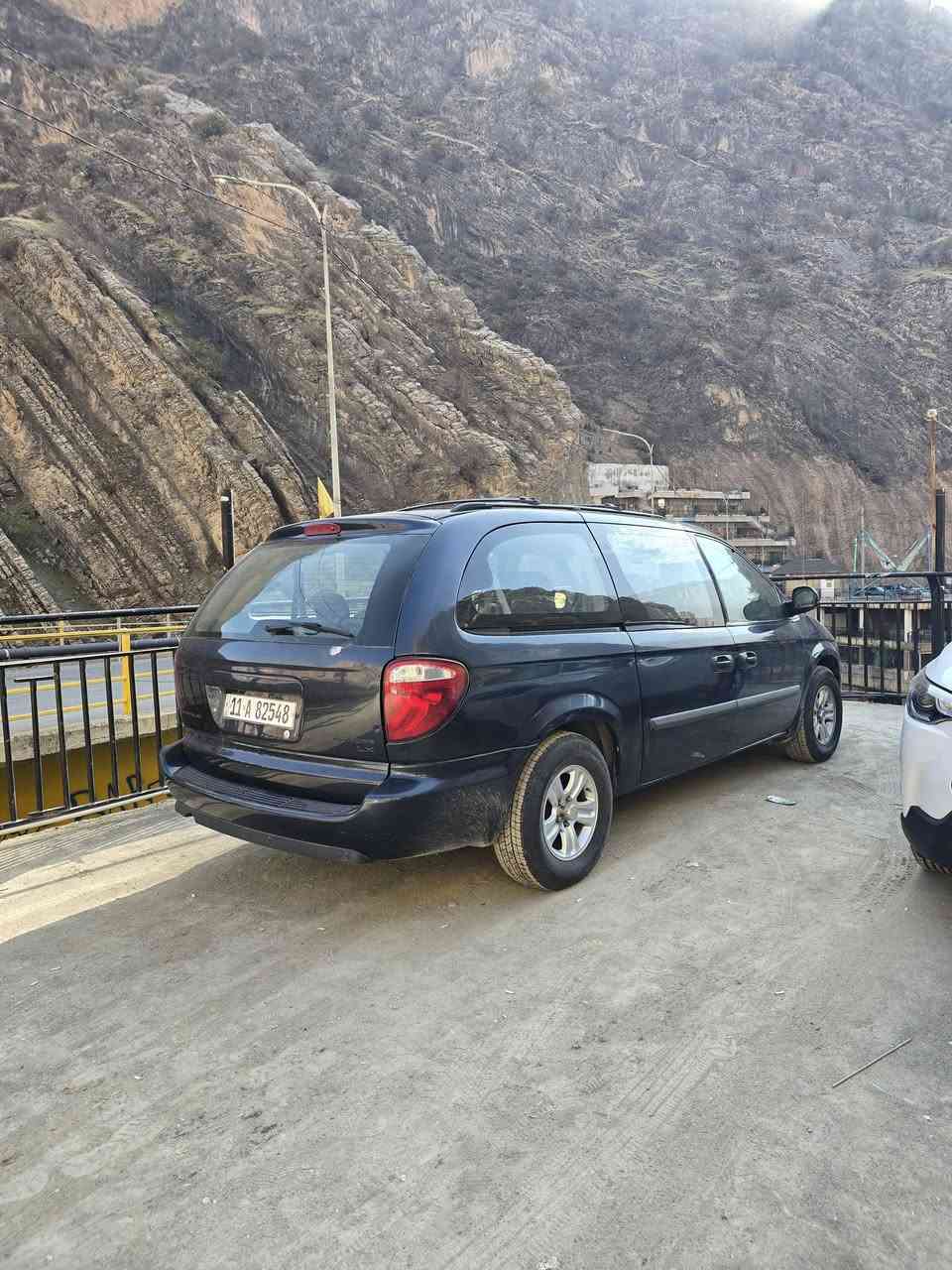 السلام عليكم 
دوج كرفان موديل 2007   

سياره جديده و كامله مابيه اي نقص 

محرك 3300 كير محرك نضيف

تبريد ثلج  تخم تاير 

صدر امامي و خلفي كامل 

مصبوغه عام مكان بغداد مدينة الصدر 

غرفه السياره جديده و حلوه 

سياره كلة بلادي  رقم بغداد نكليزي باسمي سعر ٨٠ 

للتواصل ***********
