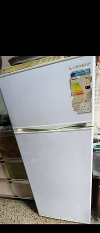 ثلاجة • نظيفة • تجميد