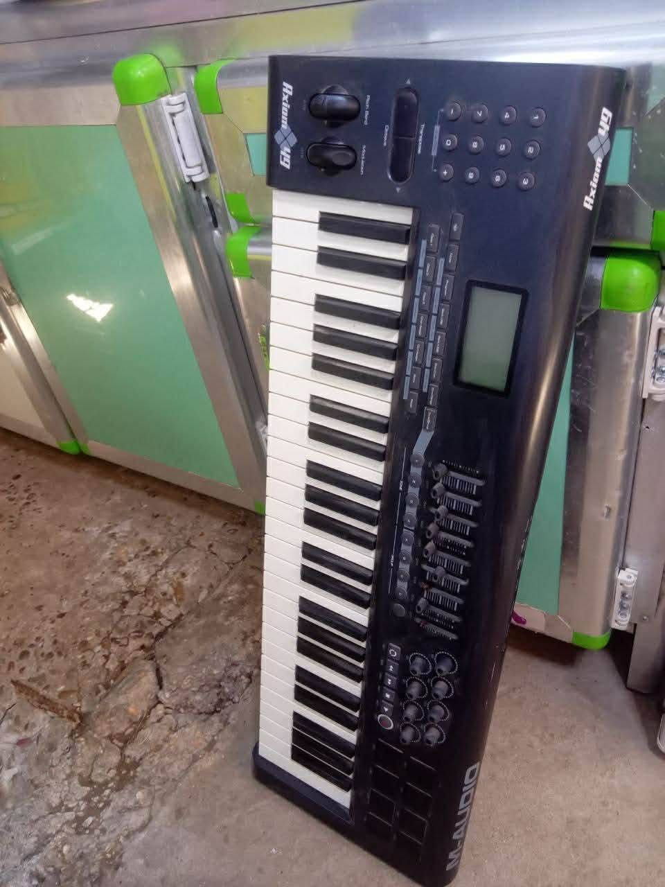 ميدي كيبورد ام اوديو اوكسجين
ميدي كيبورد رولاند
بيانو ياماها 
دز صوره عالخاص انطيك السعر


**إذا كنت صاحب هذا الإعلان وتريد حذفه لأي سبب، رجاءا أرسل رسالة إلى الدعم الفني**