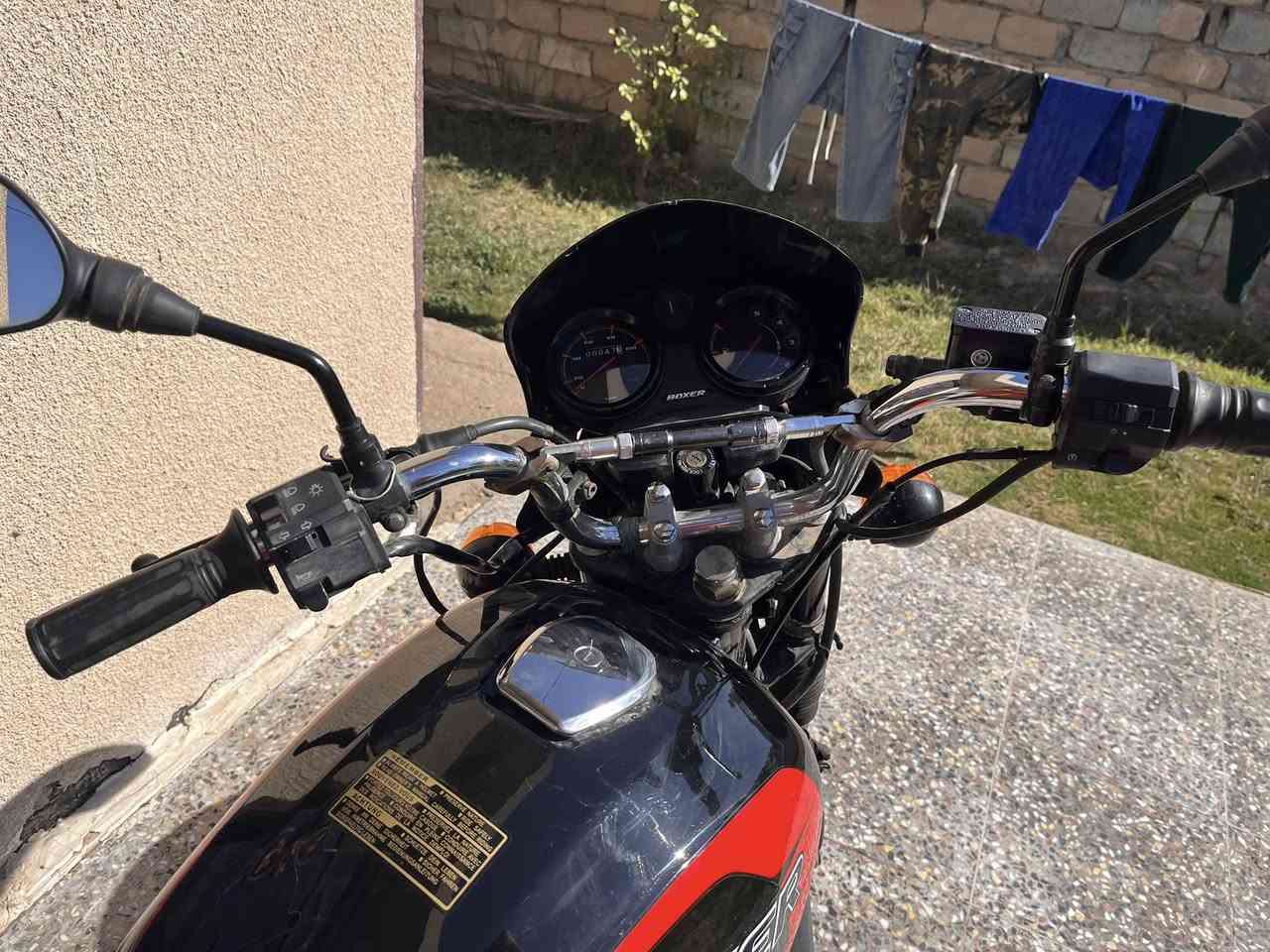 السلام عليكم دراجه بوكسر للبيع موديل 2023 مرقمم 
الدراجه نضيفه المكان بغداد المحموديه السعر 2100
الرقم :***********
