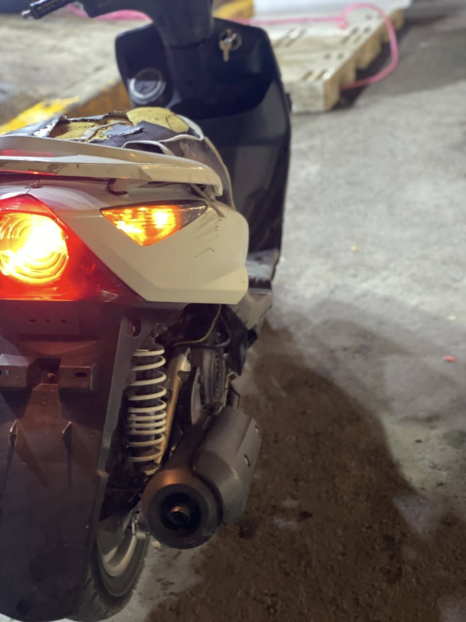 السلام عليكم شباب ماكس ثعلب 🦊 للبيع دراجه نضيفه كفراتها ختم واحد كهربائيات شغاله دراجه بيها كلجات رياضيه أصل هنه اجن بيها زوج تايرات جديد قايش جديد باتر الكتروني جديد دراجه بيها فقط خيط تبخير السعر 500 وبيها مجال حك لجيه
رقم *********** فقط واتساب
بغداد مدينة الصدر
