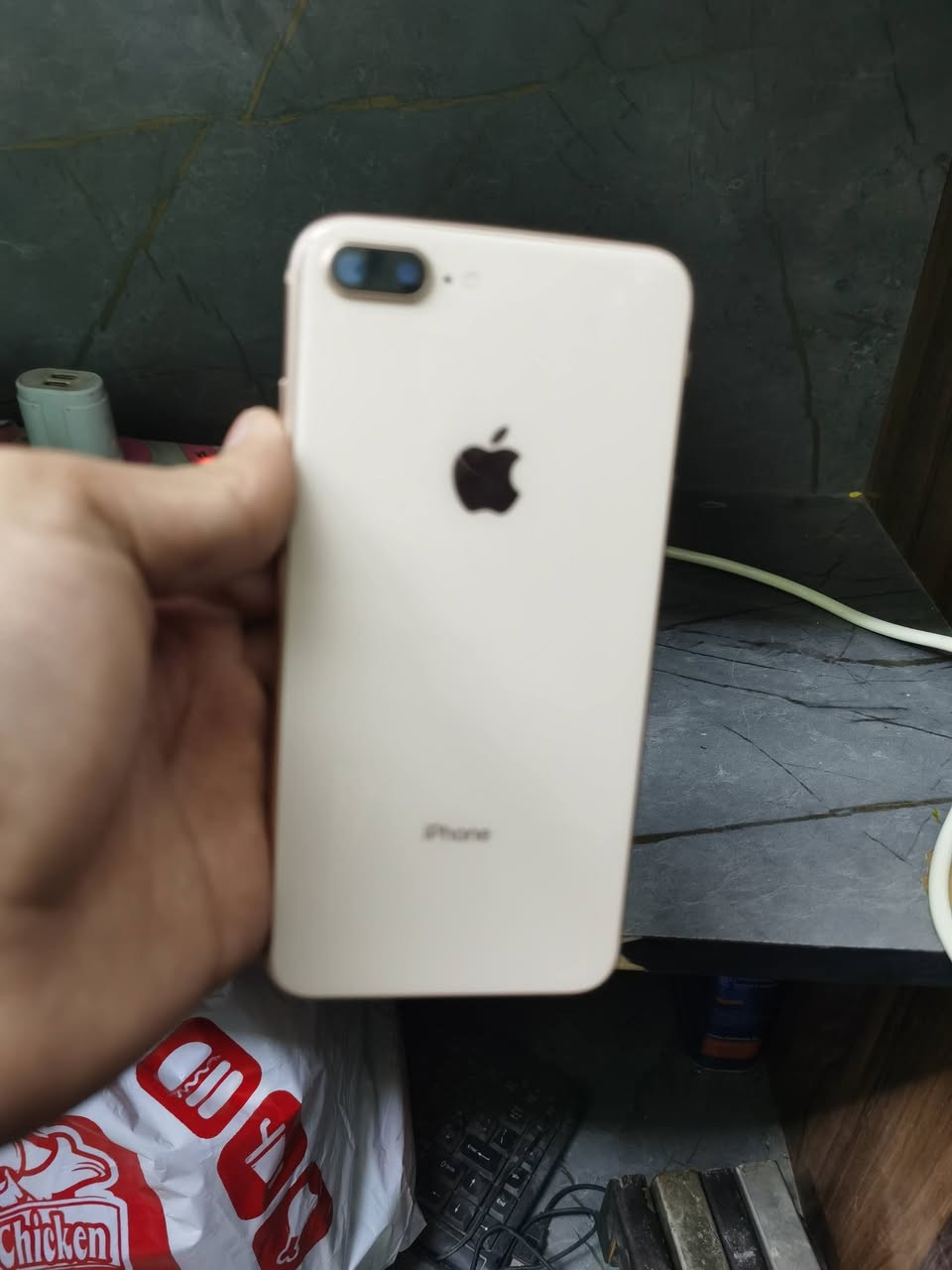 ايفون 8 بلاص نضيف حيل نموذج M  تليفون جدا نضيف مستبدل فقط بطارية سعره 125 وبي مجال  ***********
