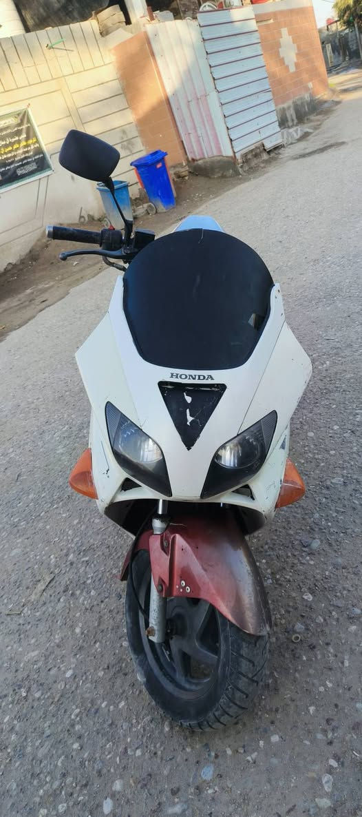 السلام عليكم دراجه فورزه 0..6 المكينه مامفتوحه ولا بيه شي كلشي شغال نكره سلف السعر 550وبيه مجال الدراجه خير من الله بيه بس اشويه الكفرات بيه طخات


**إذا كنت صاحب هذا الإعلان وتريد حذفه لأي سبب، رجاءا أرسل رسالة إلى الدعم الفني**