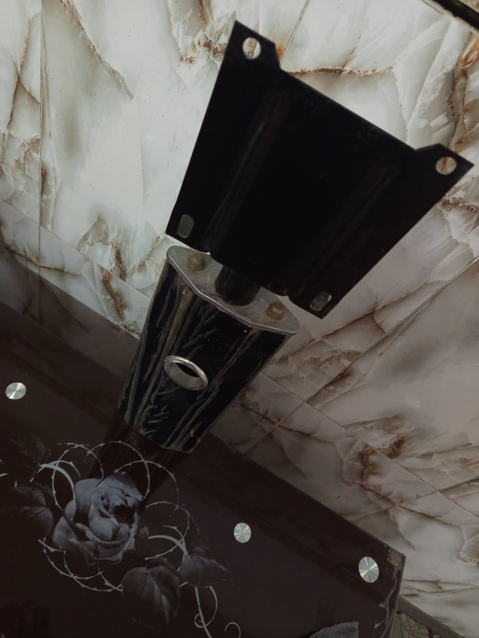 ميز ستاند بلازما 
ميز شاشة-الميز فقط

و ستاند الشاشة مُدمج مع الميز و جاهز لربط الشاشة مباشرةً 

السعر 30 الف 

المكان بابل-الحلة

للأستفسار و التواصل ***********
