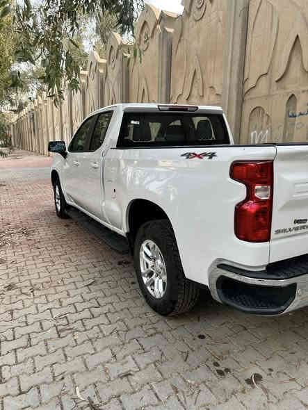 سلام عليكم ((مرقم بغداد كامل))
السعر 295 ورقة وبيها مجال
شفروليه سلفرادو موديل ٢٠٢٣ للبيع 
دفع رباعي دفع خلفي 
((محرك ٥٣٠٠ ثمانية سلندر))
عدادات شاشة وشاشة وسطية كبيرة
ماشية ٢٤ ميل
حادثها خلفي مبدل بدي كامل نفس اللون بدون صبغ 
مكان السيارة بغداد الحارثية
للاستفسار 
***********
