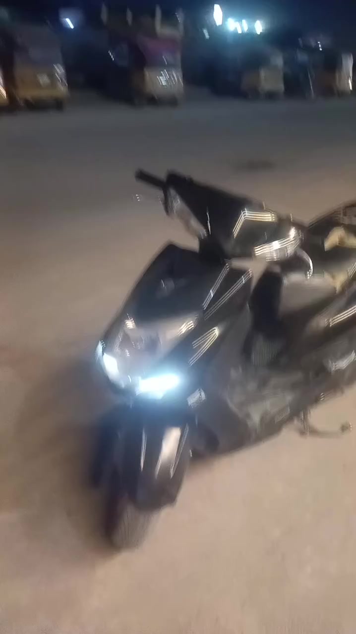 سلام عليكم سكنس لد للبيع الدراجه مكينه نضيفه شلعه ومعدل  المكينه برغي ما مفتوح بيه الدراجه مكفوله مكاني سبع قصور شارع المشروع ***********
