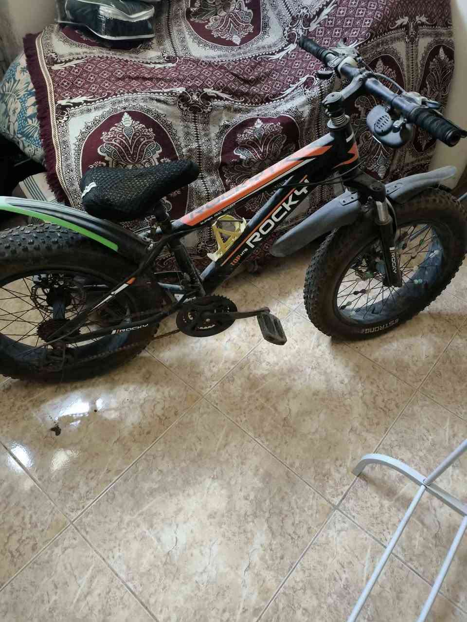 للبيع 
مبردات الوحده ب75 شغالات 
حوض السمك ب75
بايسكلات 2واحد كبير ب150والصغير ب100 الزنجيل دبابه 
المرجوحه ب35
سياره ب35 بيه مجال 
عربانه ديكور ب70
لا يوجد توصيل


**إذا كنت صاحب هذا الإعلان وتريد حذفه لأي سبب، رجاءا أرسل رسالة إلى الدعم الفني**