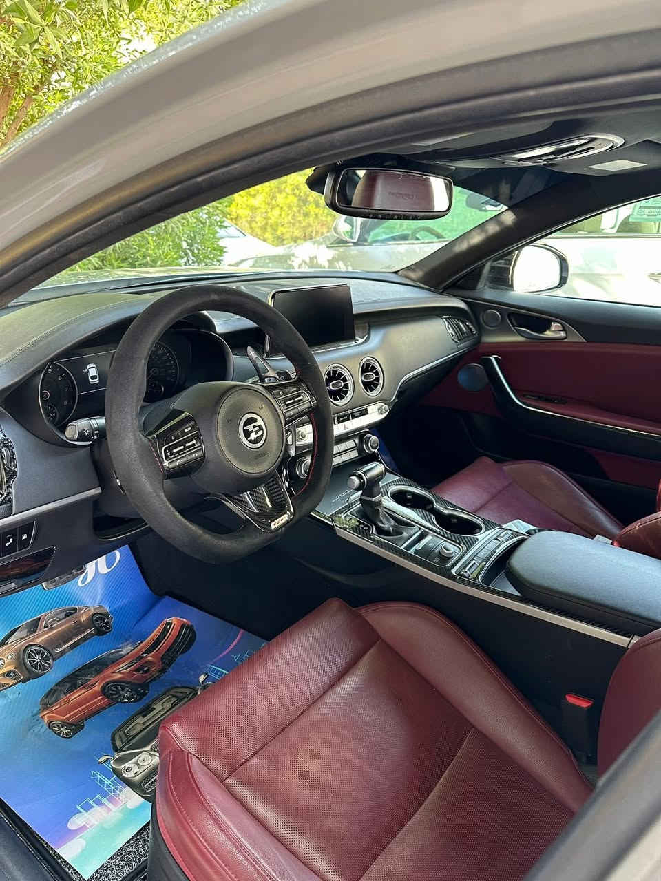 كيا ستنگر  2020 للبيع فقط🔻
3,3 tt (٦سلندر)
ماشية 54,000 ميل

Gt1 .
المواصفات معروفة مالتها 
فتحه بانوراما 
تدفئه تبريد كشنات اماميه
رادار جانبي 
توقف ذاتي
كشنات حضن لون احمر 
لد داخلي متغير 
دكتات مارسدس متغير لون

السياره عليها عطاسات 
عليها شوت بيرفورمنس🏁
السياره ما شاء الله نشطه وقويه 
صدرها جديد بالجيس
تايرات جديده قبل شهر بدلتهن كلهن

حادثها جاملغ عكس السايق قطعه وحده صبغ وشويه من البنيد ربعه تقريبا

رايدها ب ٢٠٠ وبيها مجال بسيط 
***********
الي بخاطره السيارة يتدلل ومكانها بغداد حي القادسية واللي يشوف سعرها مو مناسب يصلي على محمد وال محمد ويجي ياخذها ببلاش♥️
