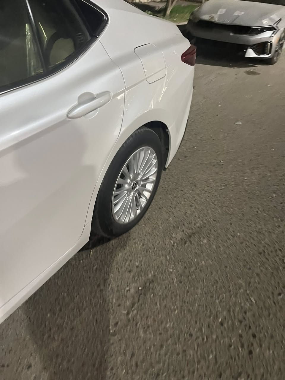 سلام عليكم كامري عبداللطيف جميل للبيع ماشيه 3 الف السياره جديده كلش بدون اي شي من البارد ولشخط وبسمي تحويل ثاني يوم السياره جديده حيل بعد ماشيه 3 الف بس السعر 39 مليون رقم بغداد الاتصال ***********
