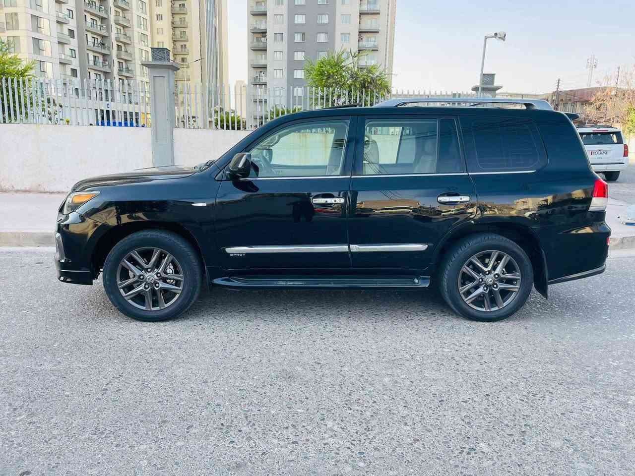 للكزز موديل 2011 بيها قطعتين صبغ وحده تبديل فول السعر 290 الاستفسار***********
