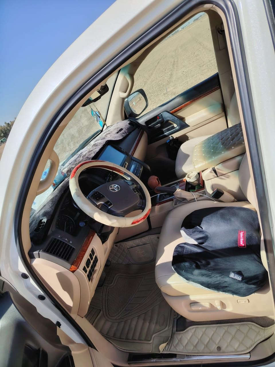 لاندكروز بريم
موديل ٢٠١٣ 
سياره كلين مكفوله مكينه وكير 
ماشيه ١٣٣ الف كم 
***********
